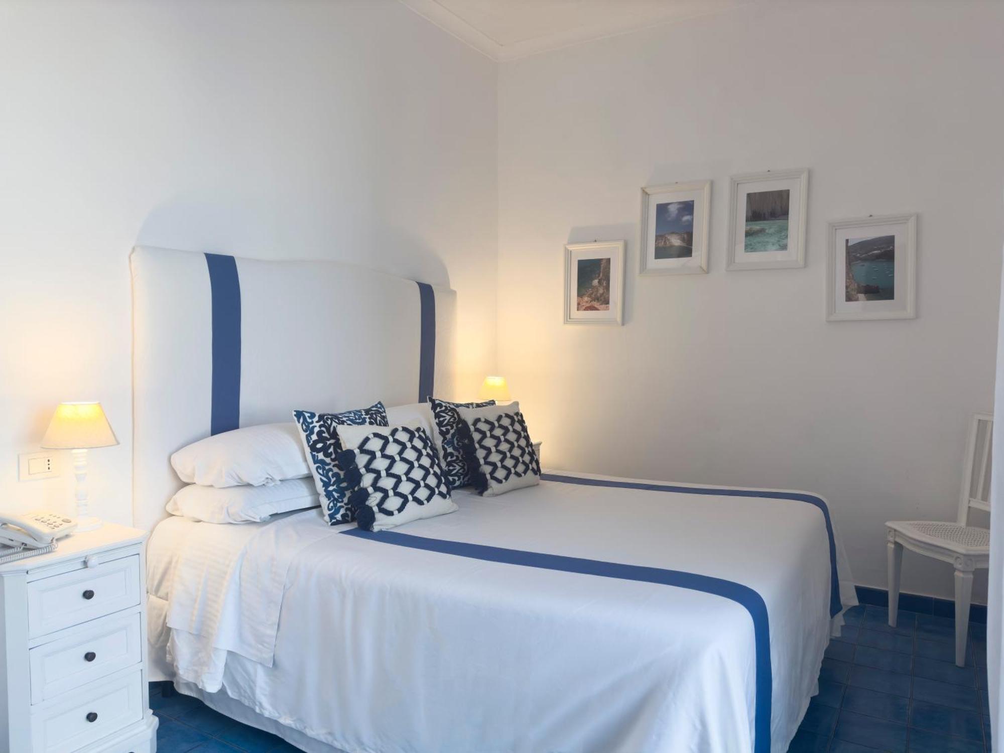 Hotel Chiaia Di Luna Ponza Exteriör bild